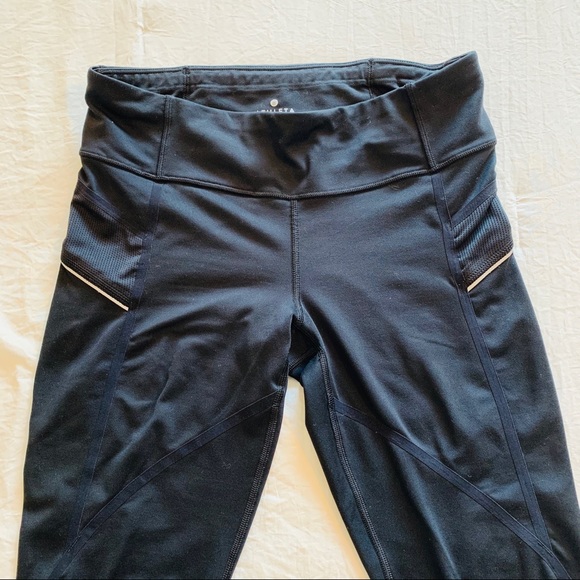 ATHLETA Stride Capri Crop Women’s Black Leggings - Picture 5 of 9